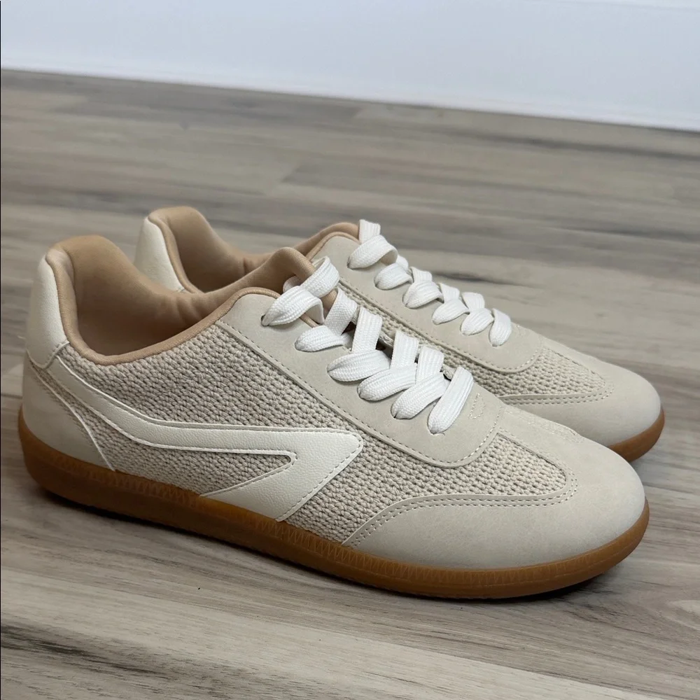 NWOT Dolce Vita Beige Casual Sneakers with White Laces Siz 8.5 Womens - Picture 2 of 16